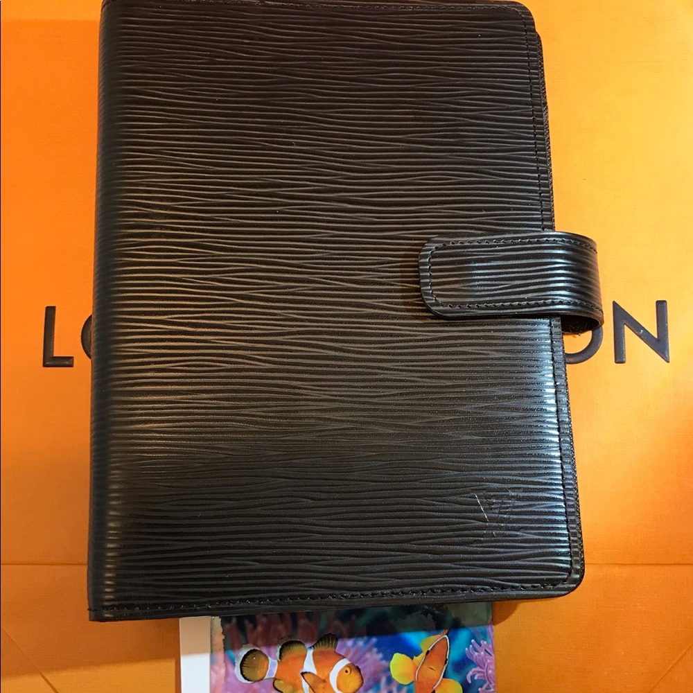 ❤️Louis Vuitton Black Epi Agenda MM (Medium)